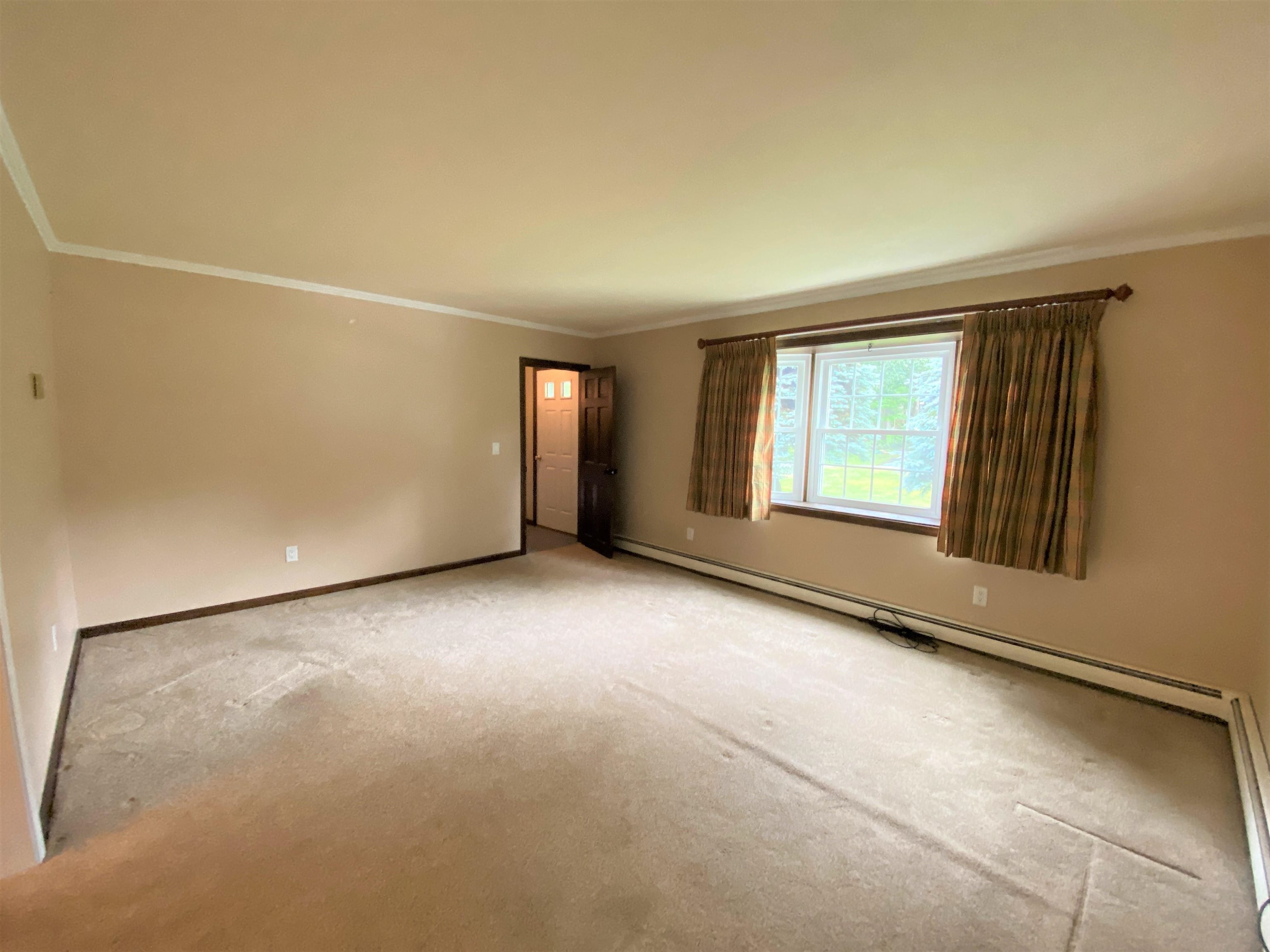 284 Huse Road Manchester, NH 03103 - Photo 3 of 31