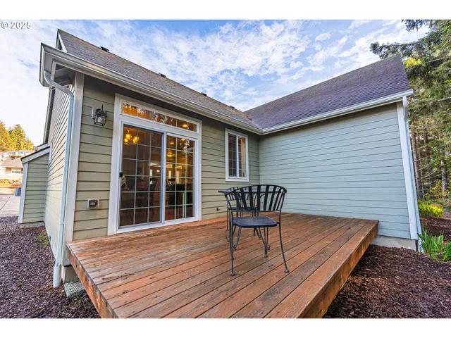 $538,000 | 4161 Southeast Inlet Avenue, Lincoln City, OR 97367
