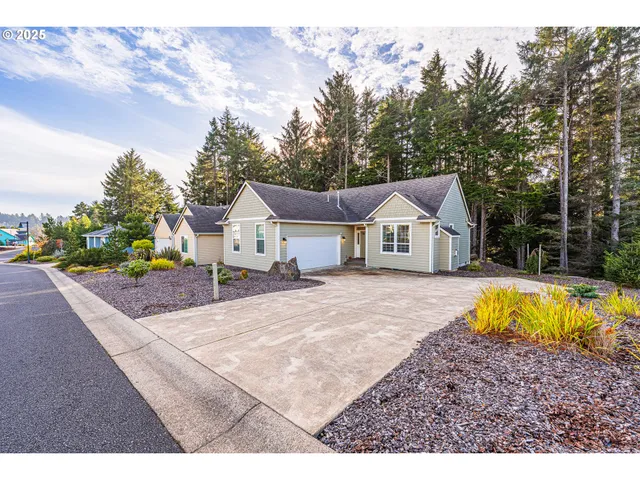 $538,000 | 4161 Southeast Inlet Avenue, Lincoln City, OR 97367