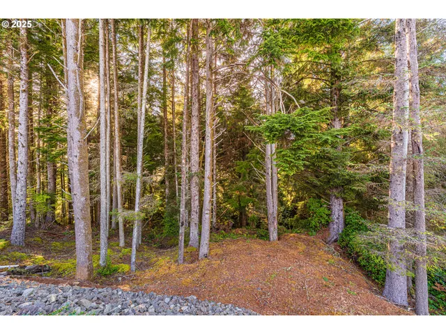 $538,000 | 4161 Southeast Inlet Avenue, Lincoln City, OR 97367