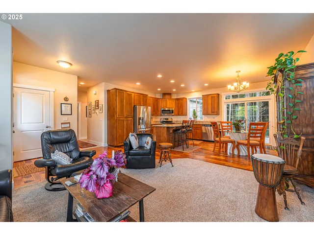 $538,000 | 4161 Southeast Inlet Avenue, Lincoln City, OR 97367