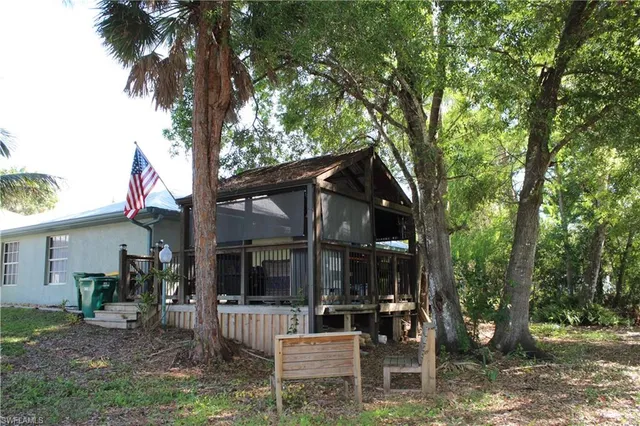 a view of a house with backyard and sitting area