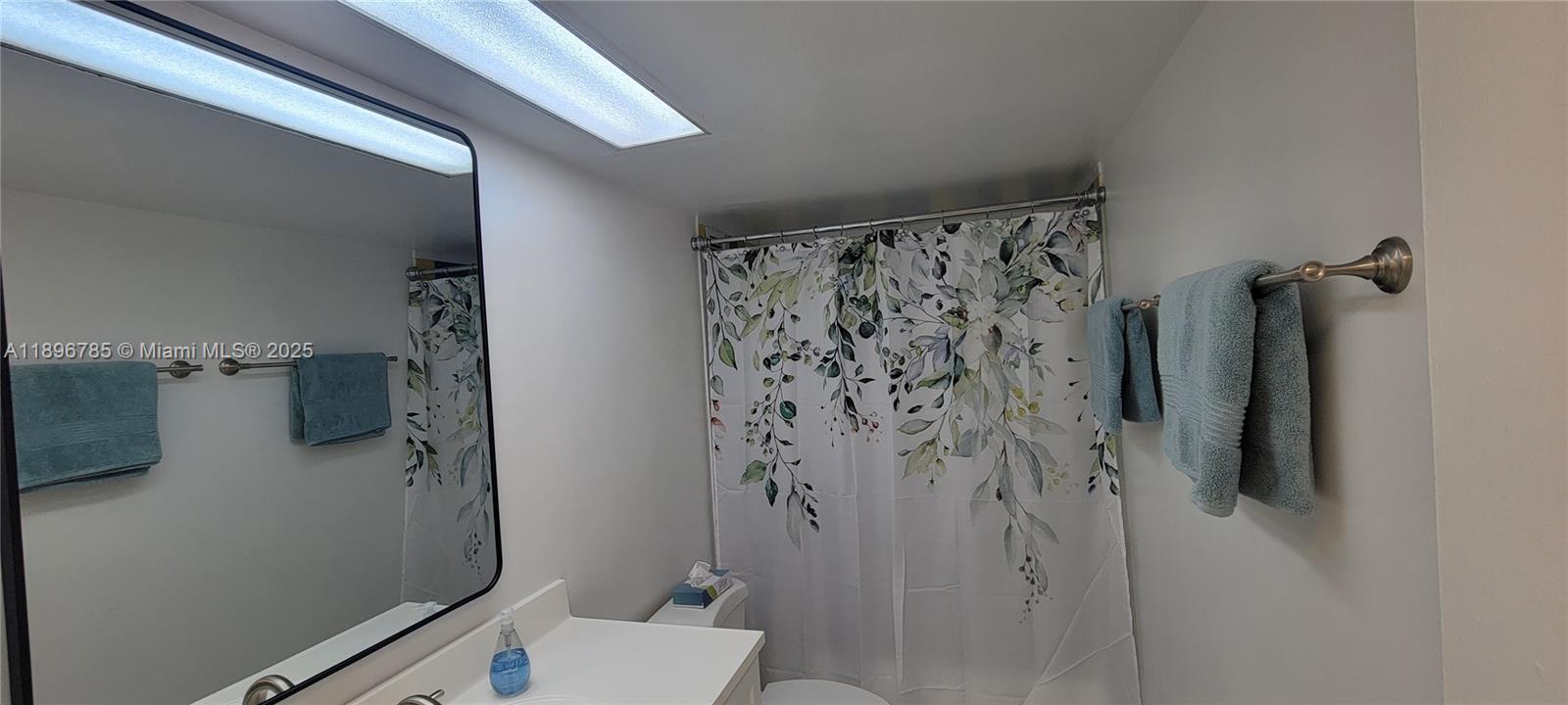 5401 Collins Avenue, Unit 214 Miami Beach, FL 33140 - Photo 15 of 37