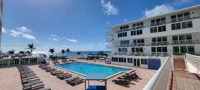 $3,100 | 5401 Collins Avenue, Unit 214, Miami Beach, FL 33140