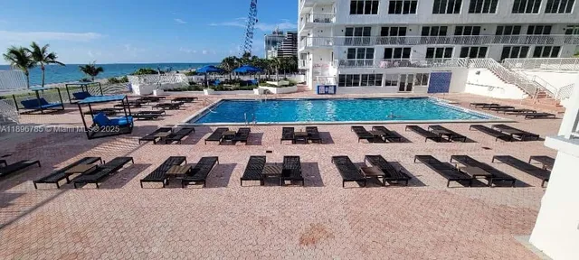 $3,100 | 5401 Collins Avenue, Unit 214, Miami Beach, FL 33140