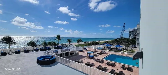 $3,100 | 5401 Collins Avenue, Unit 214, Miami Beach, FL 33140