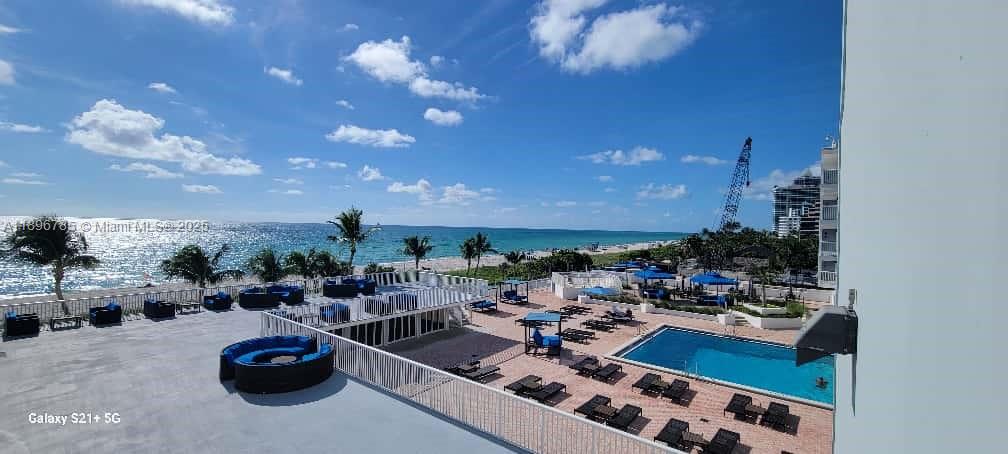 5401 Collins Avenue, Unit 214 Miami Beach, FL 33140 - Photo 31 of 37 Lounge