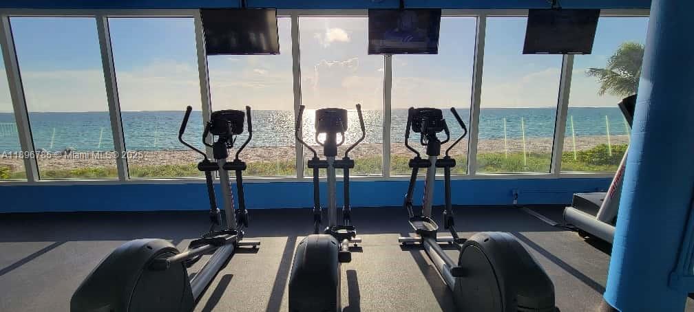 5401 Collins Avenue, Unit 214 Miami Beach, FL 33140 - Photo 32 of 37