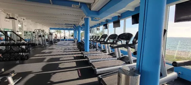 $3,100 | 5401 Collins Avenue, Unit 214, Miami Beach, FL 33140