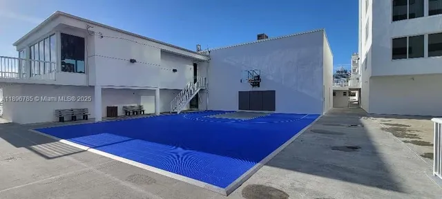 $3,100 | 5401 Collins Avenue, Unit 214, Miami Beach, FL 33140