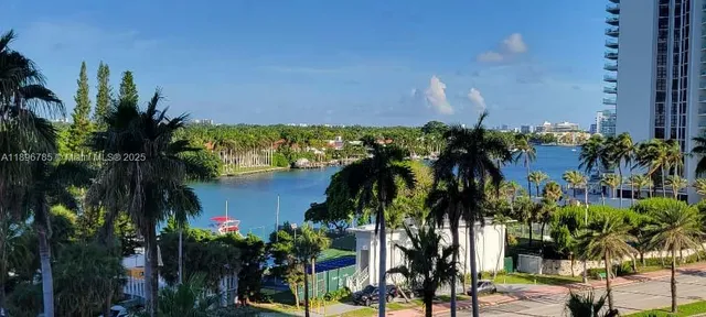 $3,100 | 5401 Collins Avenue, Unit 214, Miami Beach, FL 33140