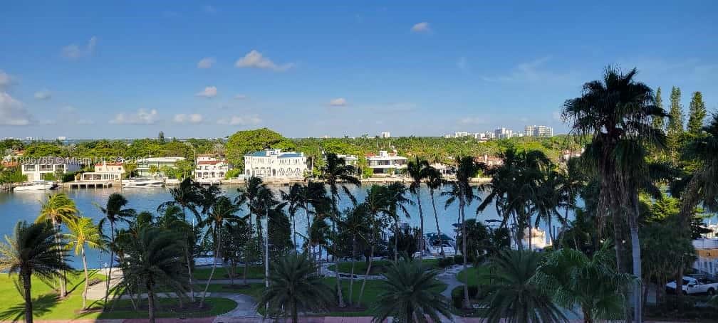 5401 Collins Avenue, Unit 214 Miami Beach, FL 33140 - Photo 37 of 37 a view of a yard
