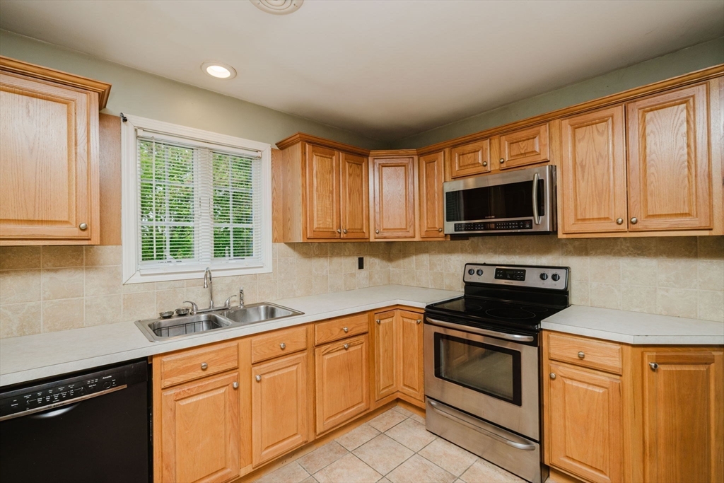 99 Napoleon Street Fall River, MA 02721 - Photo 10 of 34 Gallery Image 10