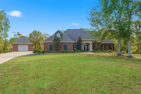 $549,000 | 1467 Hickory Ridge Drive, Lake Charles, LA 70611