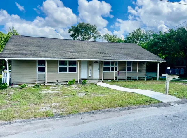$260,000 | 130 East Northside Drive, Lake Wales, FL 33853