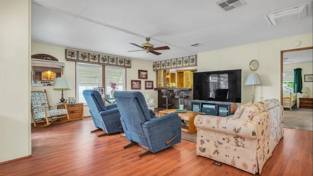 $59,900 | 15500 Bubbling Wells Road, Unit 275, Desert Hot Springs, CA 92240