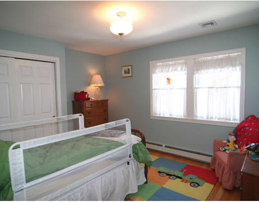 19 Wayland Road Wakefield, MA 01880 - Photo 13 of 17 Gallery Image 13