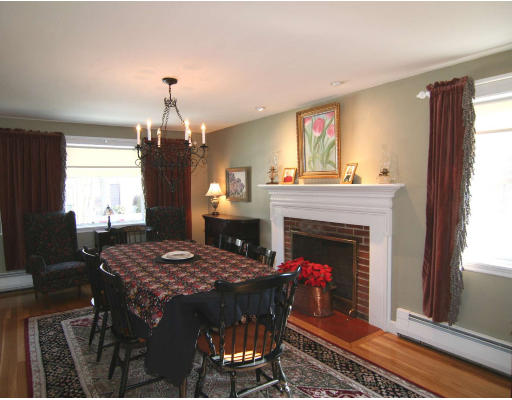 19 Wayland Road Wakefield, MA 01880 - Photo 4 of 17 Gallery Image 4