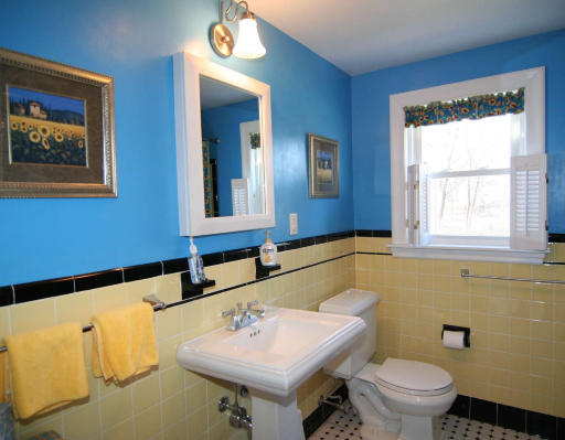 19 Wayland Road Wakefield, MA 01880 - Photo 6 of 17 Gallery Image 6