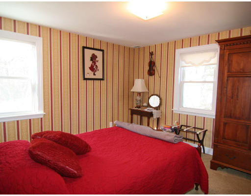 19 Wayland Road Wakefield, MA 01880 - Photo 7 of 17 Gallery Image 7