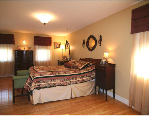 19 Wayland Road Wakefield, MA 01880 - Photo 10 of 17 Gallery Image 10