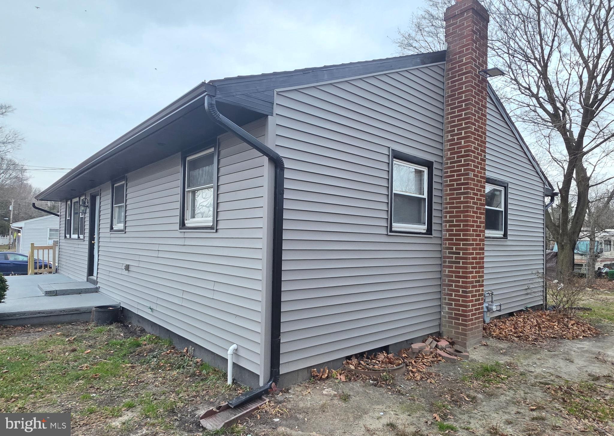 11 Fairview Avenue Bridgeton, NJ 08302 - Photo 5 of 33 a view of a small white house
