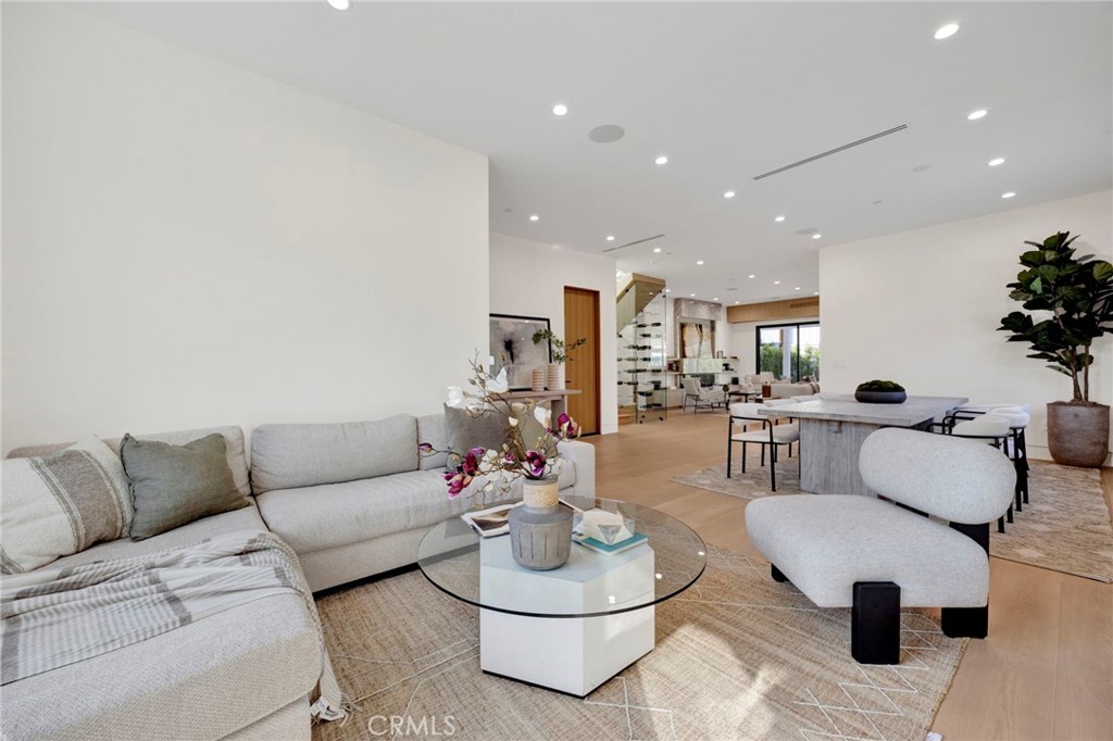 706 South Kenneth Road Burbank, CA 91501 - Photo 16 of 53