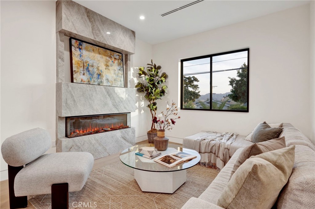 706 South Kenneth Road Burbank, CA 91501 - Photo 17 of 53