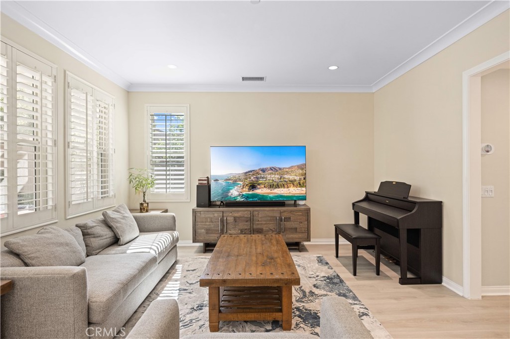 107 Overbrook Irvine, CA 92620 - Photo 5 of 33