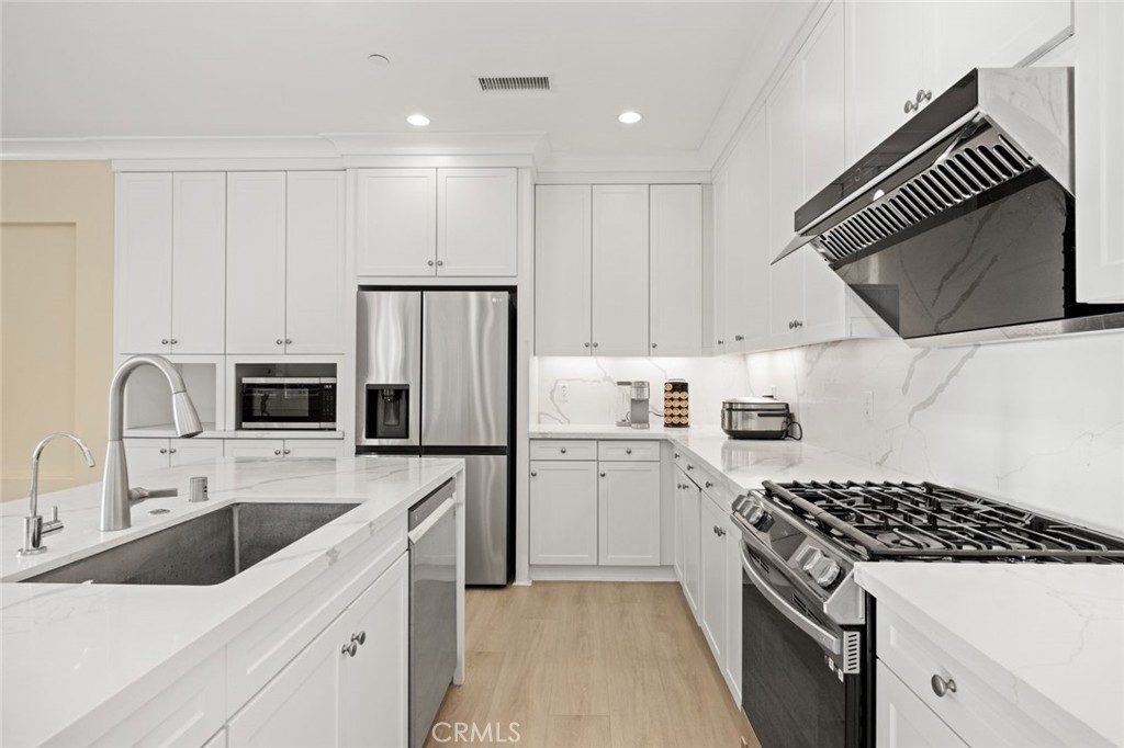 107 Overbrook Irvine, CA 92620 - Photo 10 of 33