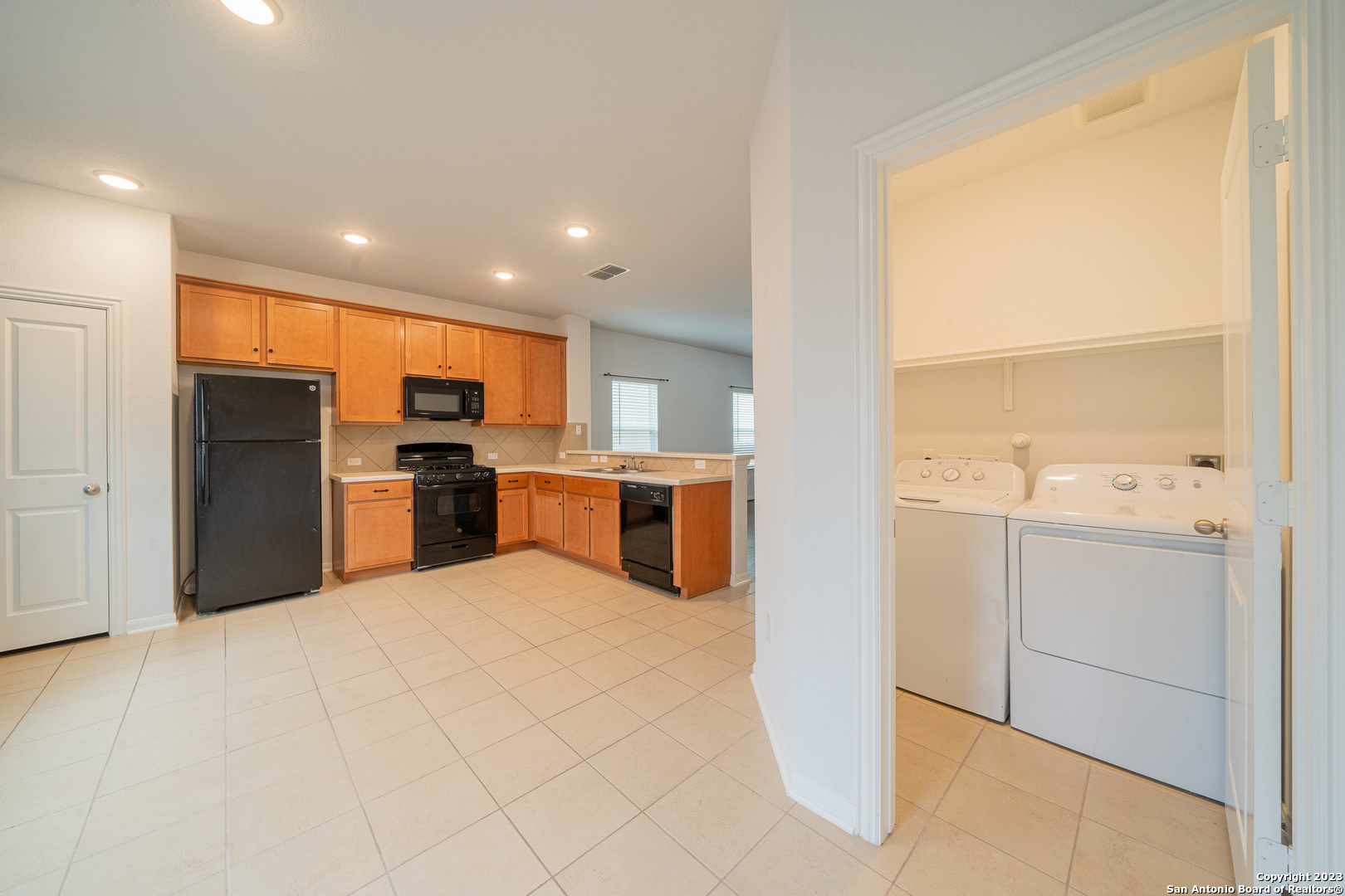 347 Hunters Ranch East San Antonio, TX 78253 - Photo 16 of 34