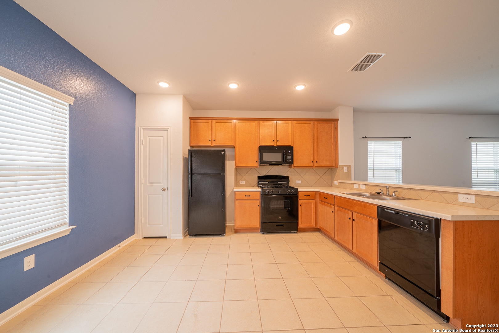 347 Hunters Ranch East San Antonio, TX 78253 - Photo 18 of 34