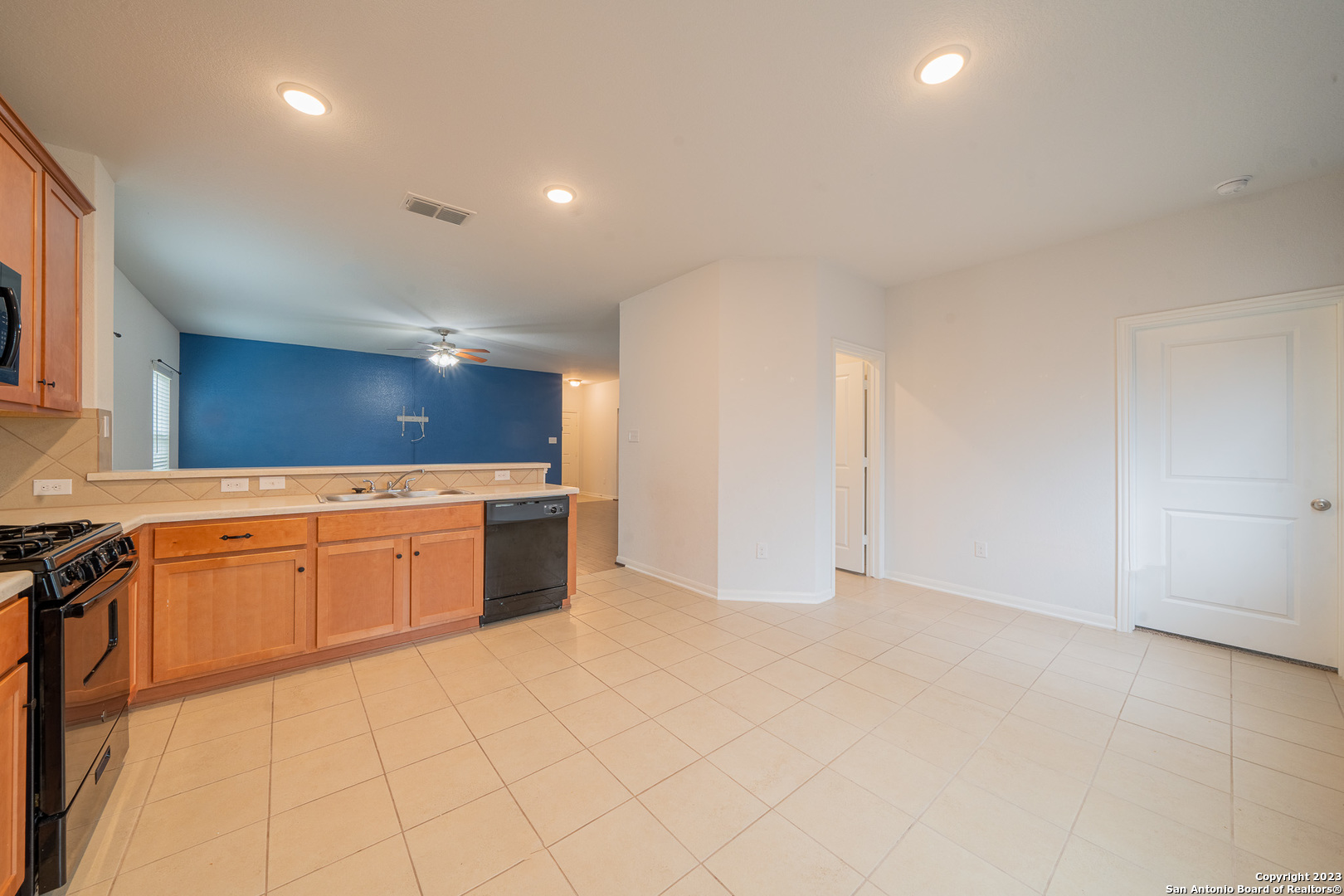 347 Hunters Ranch East San Antonio, TX 78253 - Photo 21 of 34