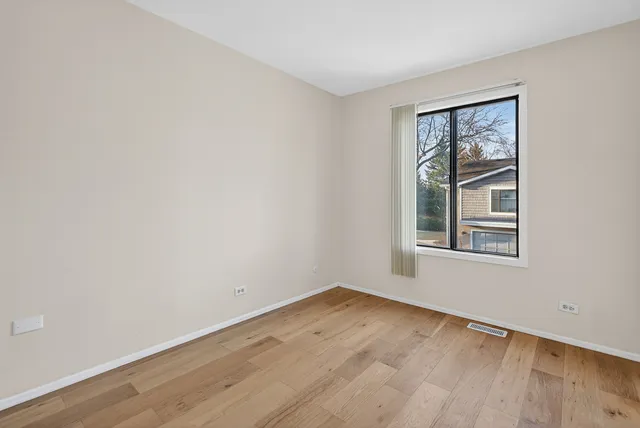 $299,900 | 455 Kennedy Place, Vernon Hills, IL 60061