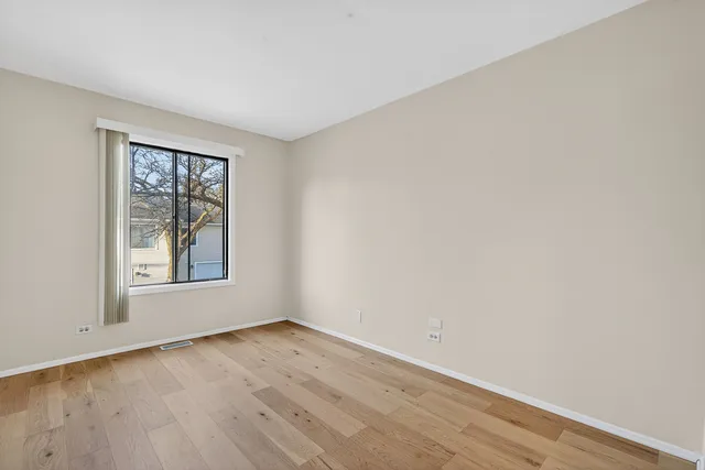 $299,900 | 455 Kennedy Place, Vernon Hills, IL 60061