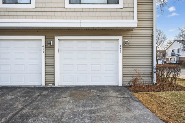 $299,900 | 455 Kennedy Place, Vernon Hills, IL 60061
