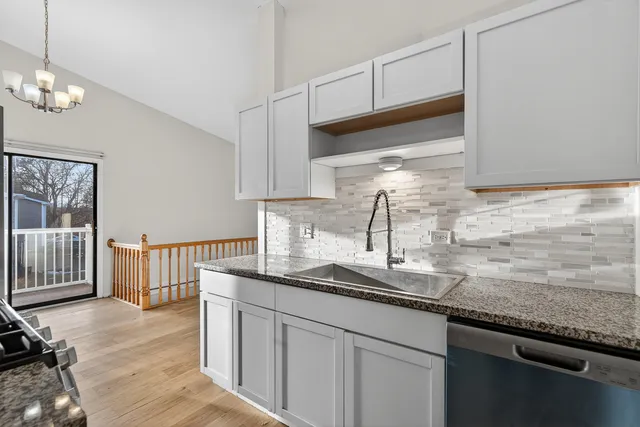 $299,900 | 455 Kennedy Place, Vernon Hills, IL 60061