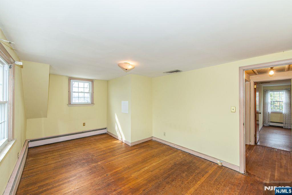 567 Windsor Road Wood-Ridge, NJ 07075 - Photo 13 of 33