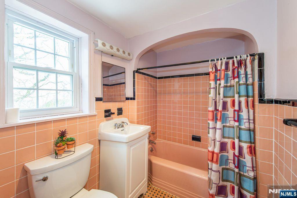 567 Windsor Road Wood-Ridge, NJ 07075 - Photo 21 of 33