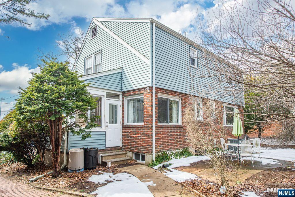 567 Windsor Road Wood-Ridge, NJ 07075 - Photo 4 of 33