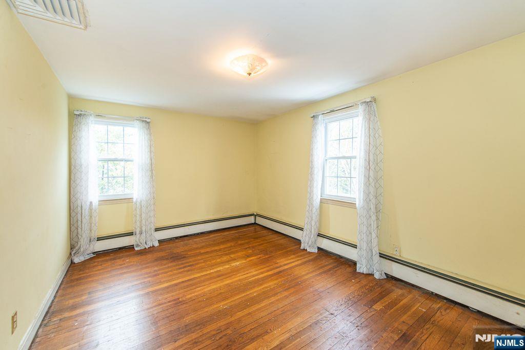 567 Windsor Road Wood-Ridge, NJ 07075 - Photo 10 of 33