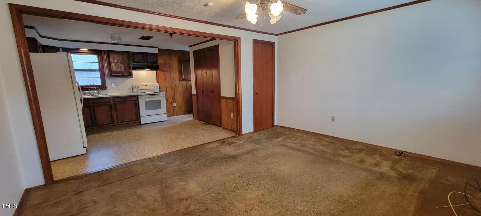 530 Broad Road Roxboro, NC 27573 - Photo 5 of 24 Living Room