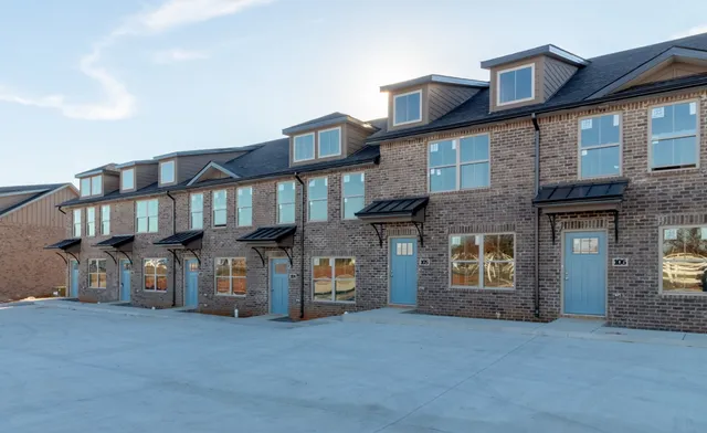 $1,295 | 1000 Henry Pl Boulevard, Unit 902, Clarksville, TN 37042