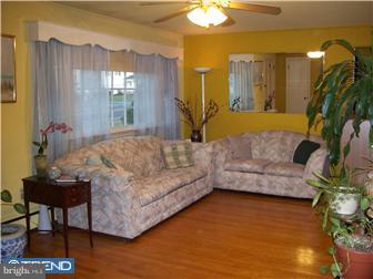 651 Edinburg Road Hamilton, NJ 08619 - Photo 6 of 12 Living Room