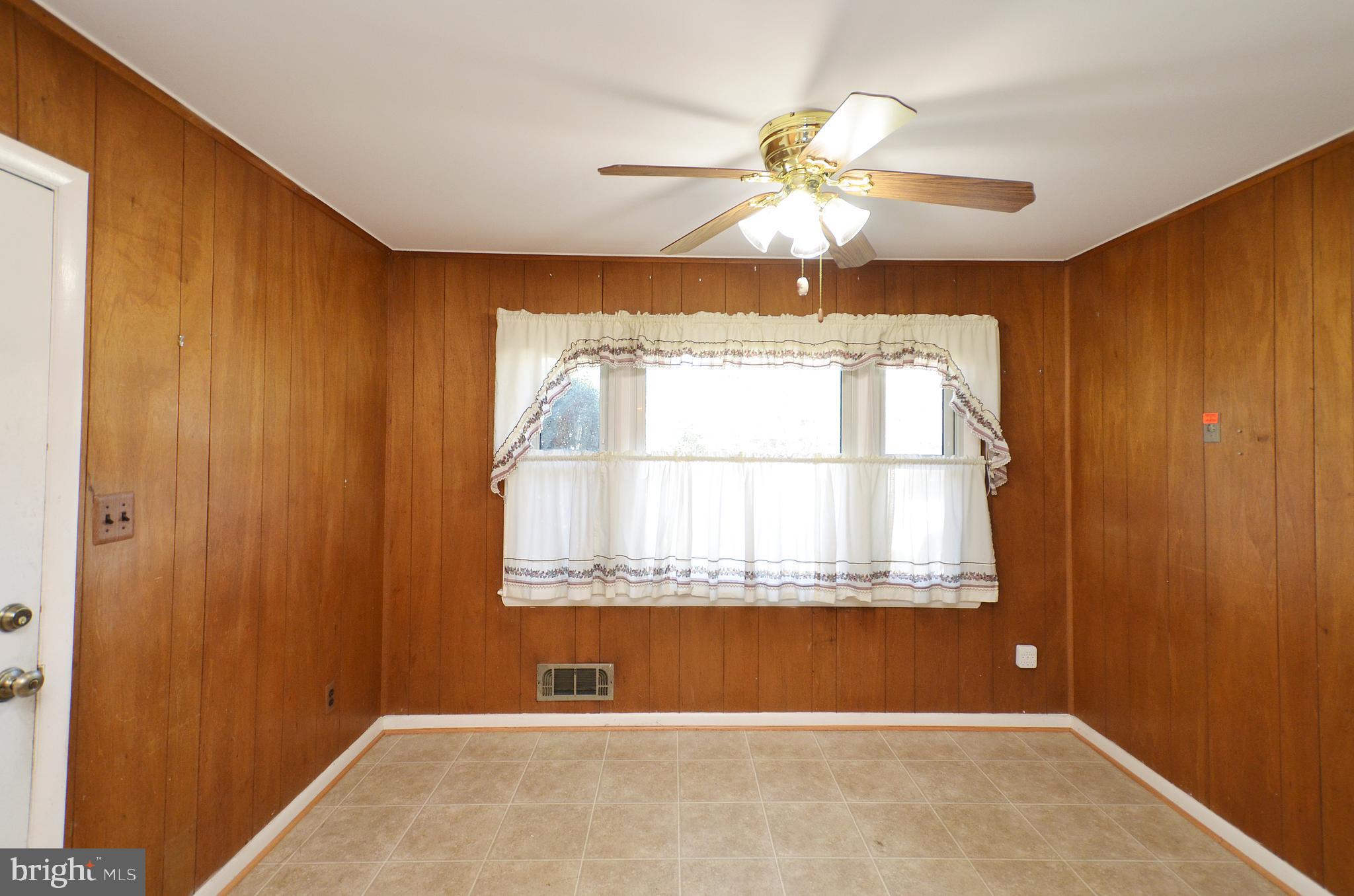 4313 Franconia Road Alexandria, VA 22310 - Photo 15 of 42 Spacious Breakfast Area