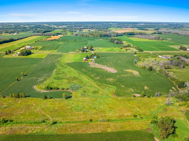 $321,900 | 8177 Middle Road, Manitowoc Rapids, WI 54220