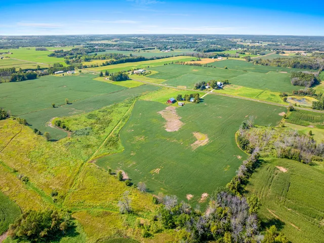 $321,900 | 8177 Middle Road, Manitowoc Rapids, WI 54220