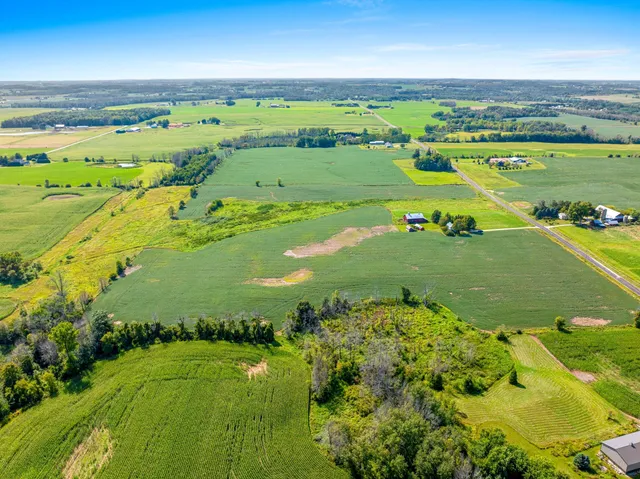 $321,900 | 8177 Middle Road, Manitowoc Rapids, WI 54220