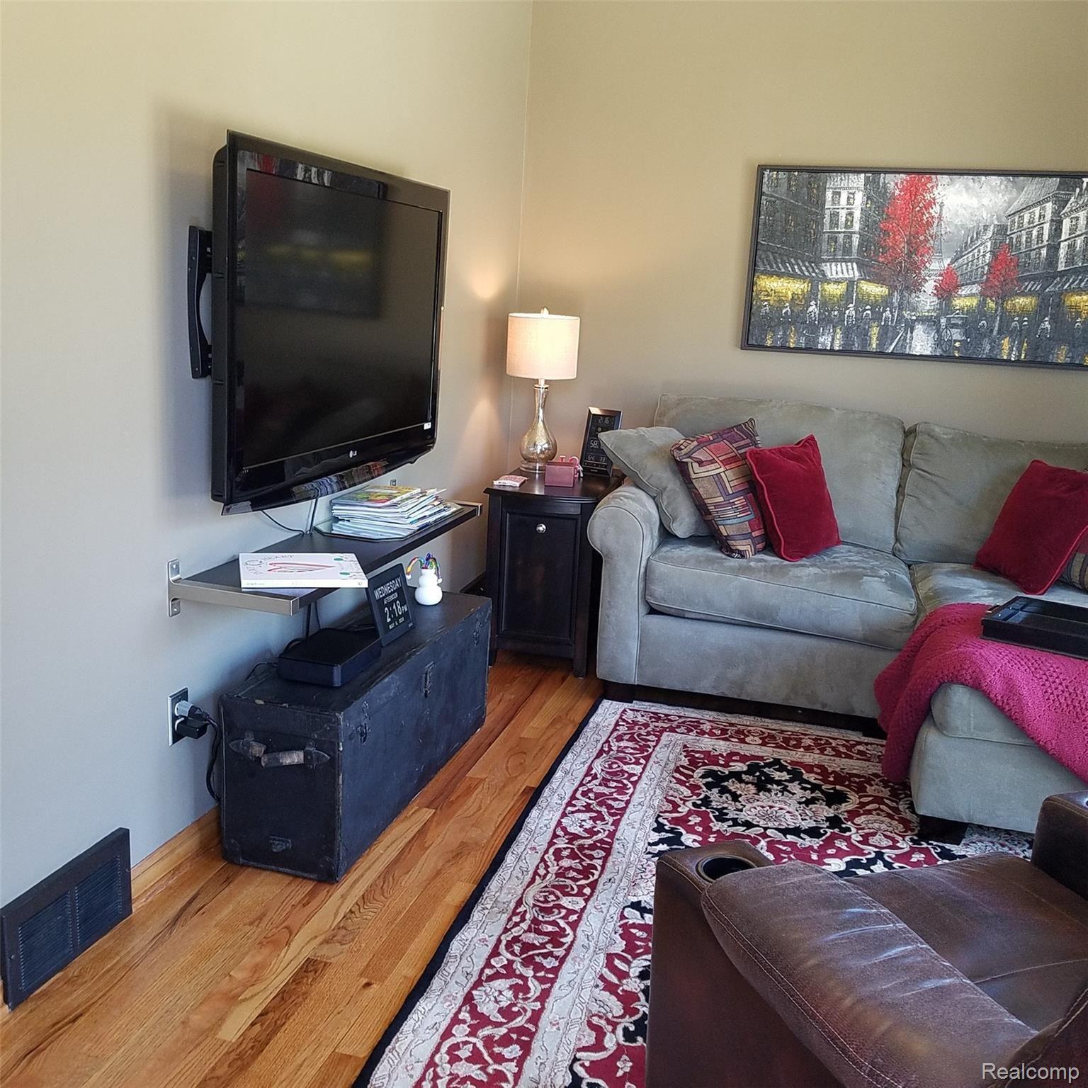 412 Roland Court Grosse Pointe, MI 48236 - Photo 27 of 44 412 Roland Ct Family Room 1.jpg