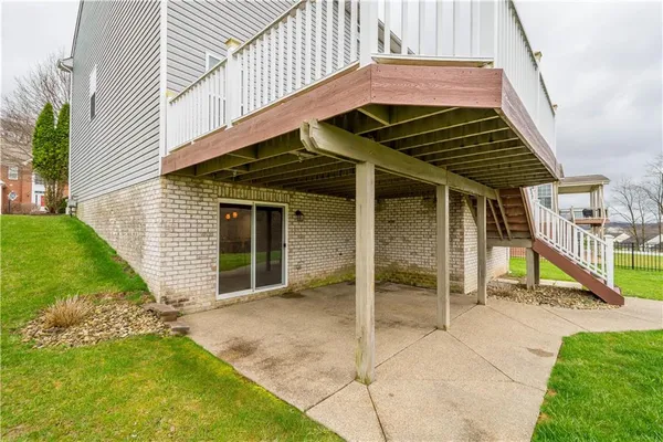 a view of house with backyard